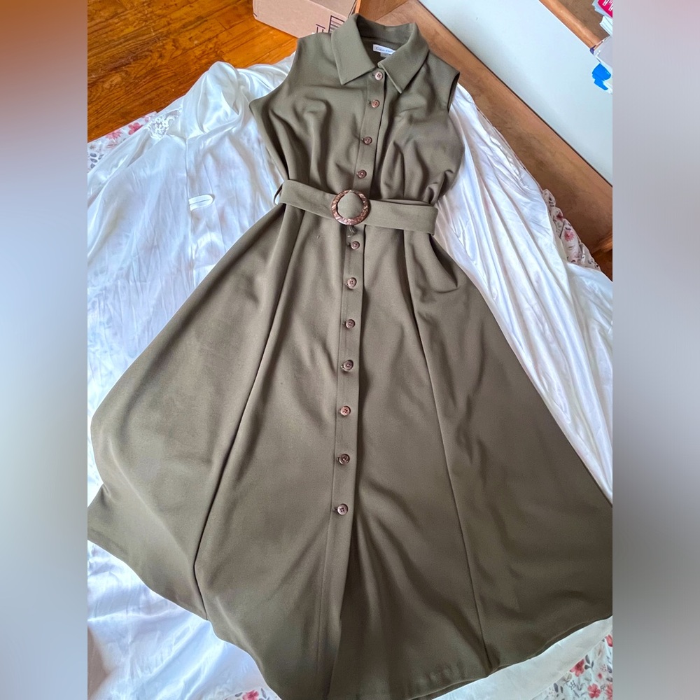 Calvin Klein women’s Button Down Midi Drees With Pocket And Belt , Size XL.